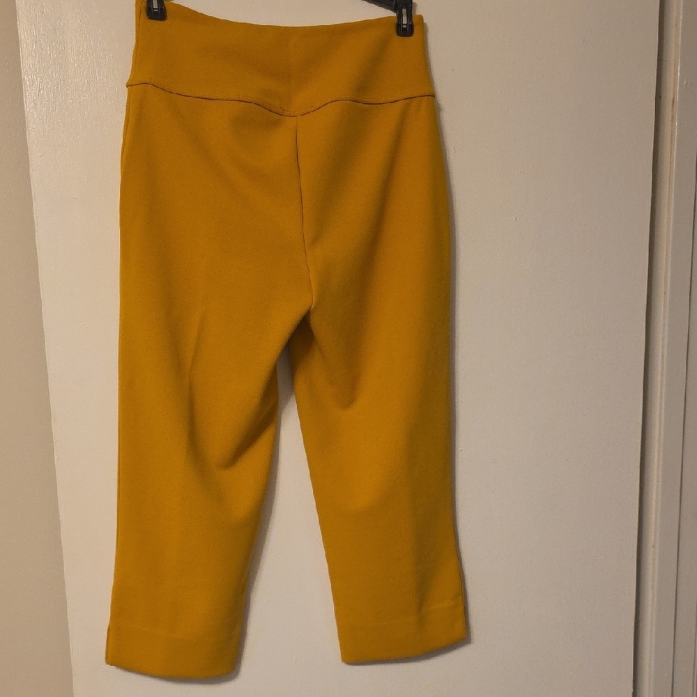 Antthony Mustard Yellow Capris - Picture 3 of 3